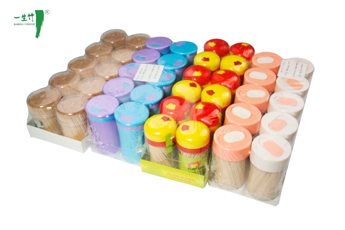 Tăm tre tròn đựng trong hộp nhựa trong suốt